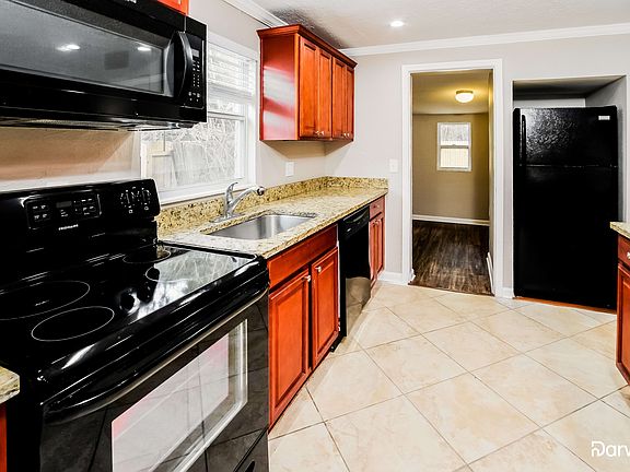 5th image of 584 Clermont Ave S