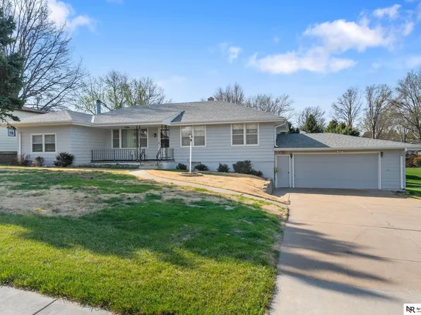 5323 Grover St, Omaha, NE 68106