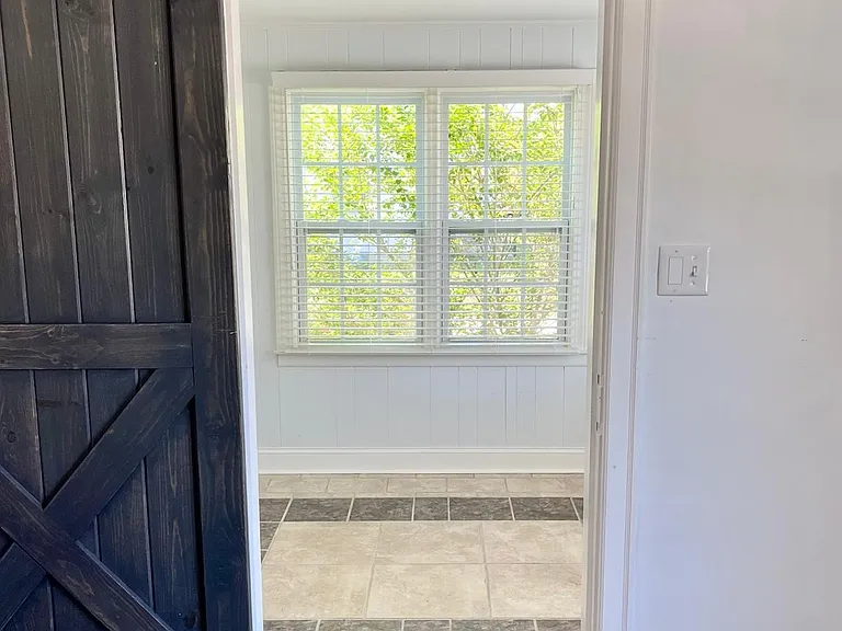 301 Poplar Dr — Photo 8