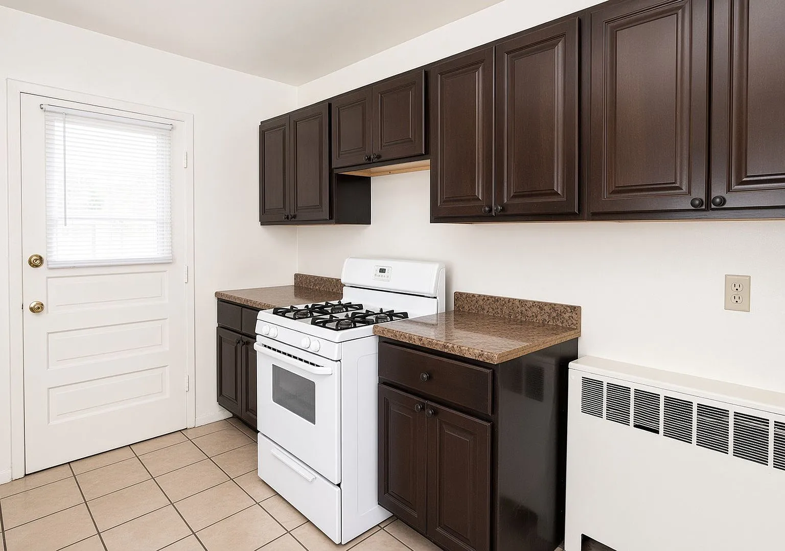 2 bed, 900 sqft, $1,700 — Photo 2