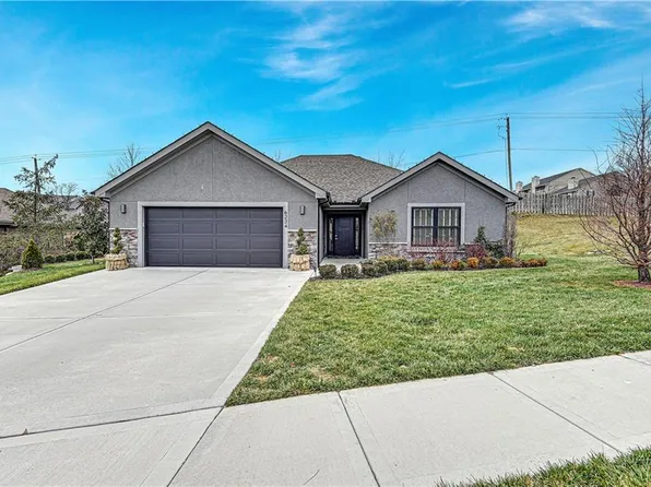 6224 N Green Hills Ln, Kansas City, MO 64151