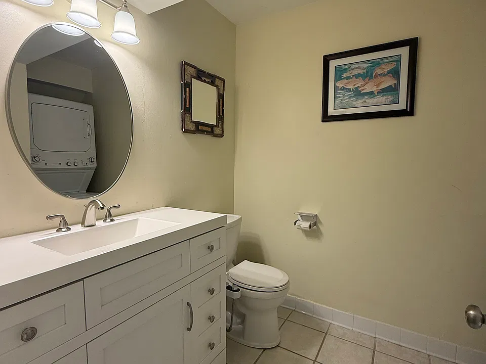 Full Bathroom 1
