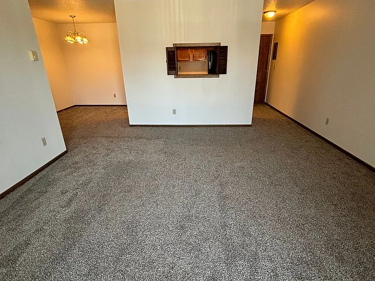 1612 E Gateway Cir S — Photo 10