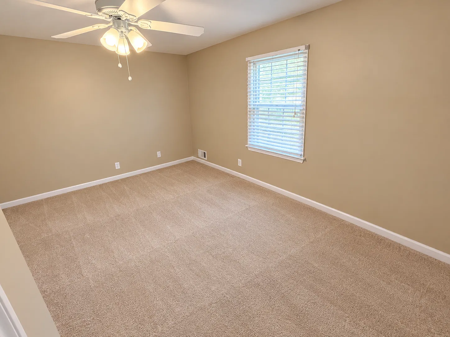 3 bed, 1435 sqft, $1,945 — Photo 4