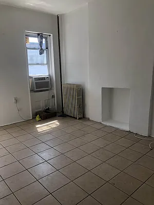 Rented by Randall Star Realty Inc | media 6