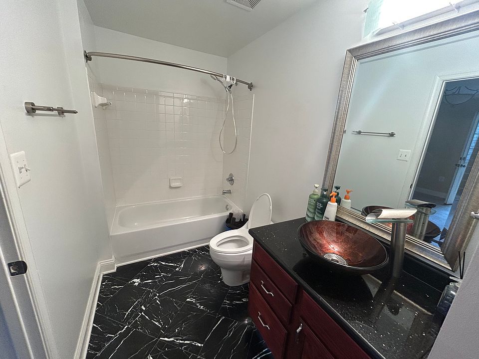 2nd image of 117 Alpine Dr SE