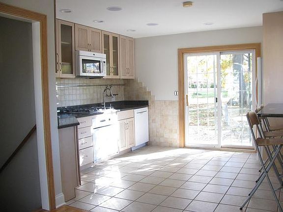 5th image of 260 E Sunnyside Ave