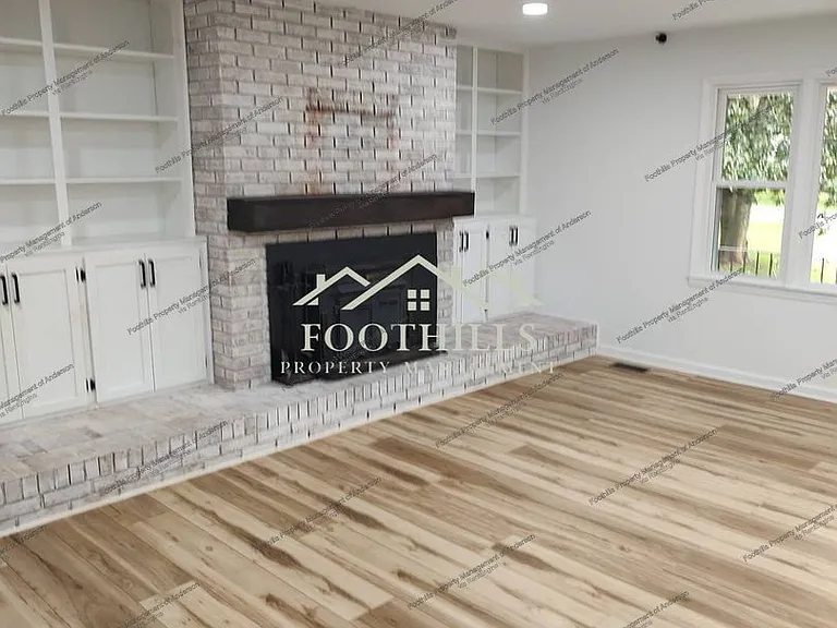 202 Wedgewood Dr — Photo 3