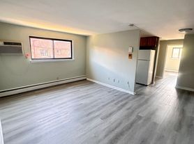 Marshall Woods Apartments, B8
