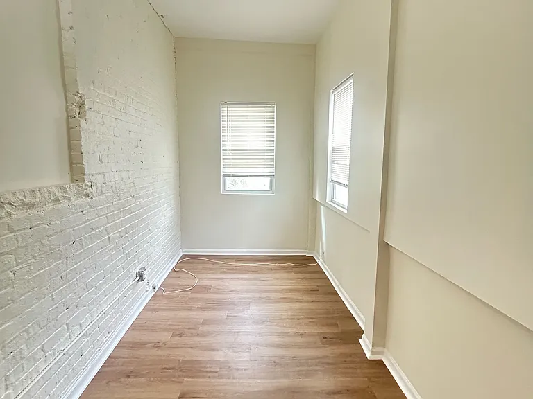 1006 W 77th St #2 — Photo 5