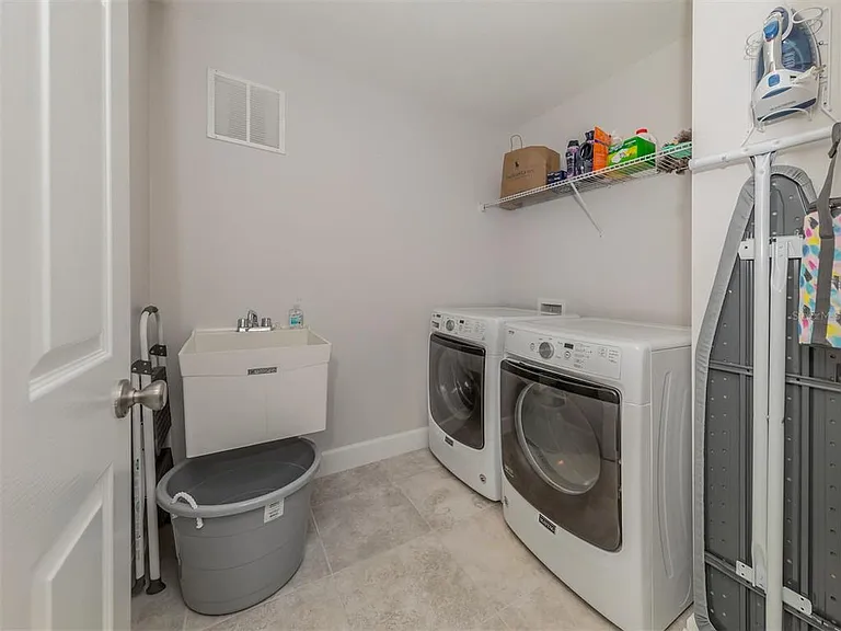 236 Holly Rd — Photo 29