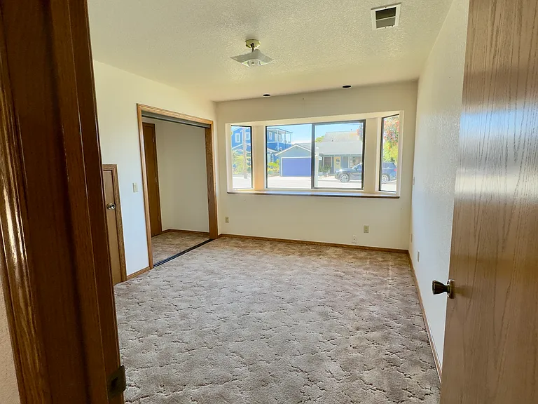 435 Dunes St — Photo 5