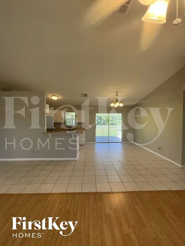 3 bed, 2.0 bath, 1192 sqft, $1,875 — Photo 4