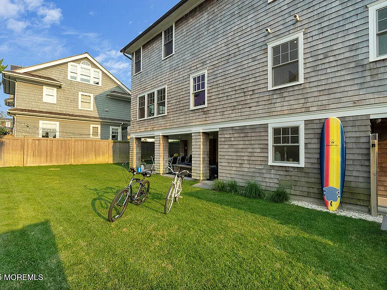 985 Ocean Ave — Photo 30