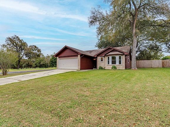 4th image of 1710 Century Oaks Dr