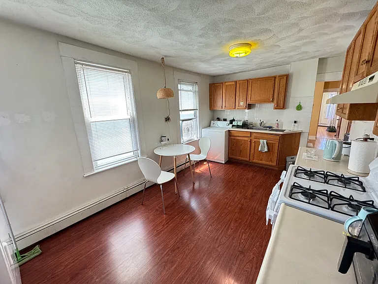 32 Kinnaird St #2 — Photo 11