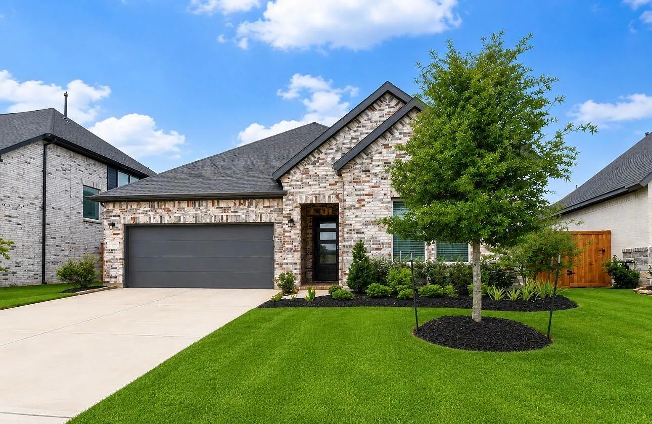4 bed, 2.5 bath, 2253 sqft, $3,000 — Photo 4