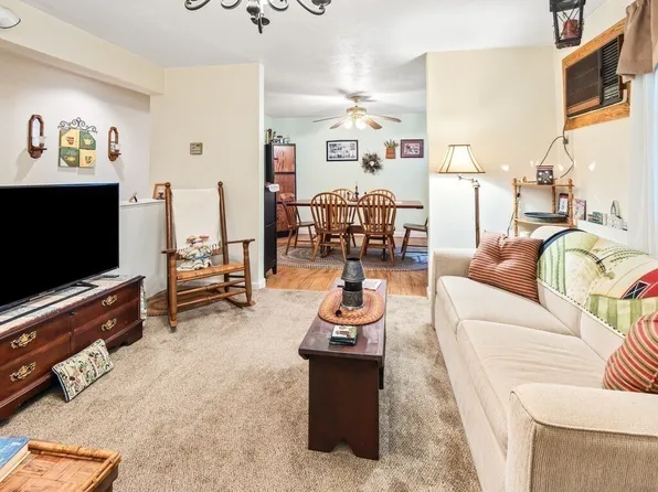 75 Huntoon Memorial Hwy APT 2, Leicester, MA 01524
