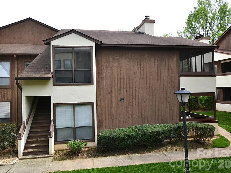 7124 Winery Ln — Photo 1
