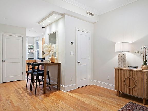 5th image of 358 Columbus Ave #1