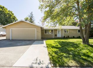 2614 Delta Waters Rd, Medford, OR 97504