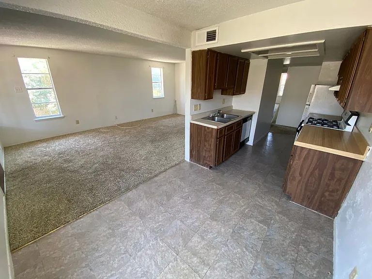 10608 Springwood Dr — Photo 7