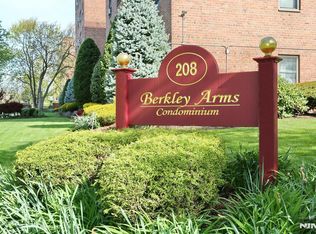 208 Anderson St APT S4F, Hackensack, NJ 07601