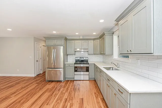 640 Post Avenue - 1 — Photo 3