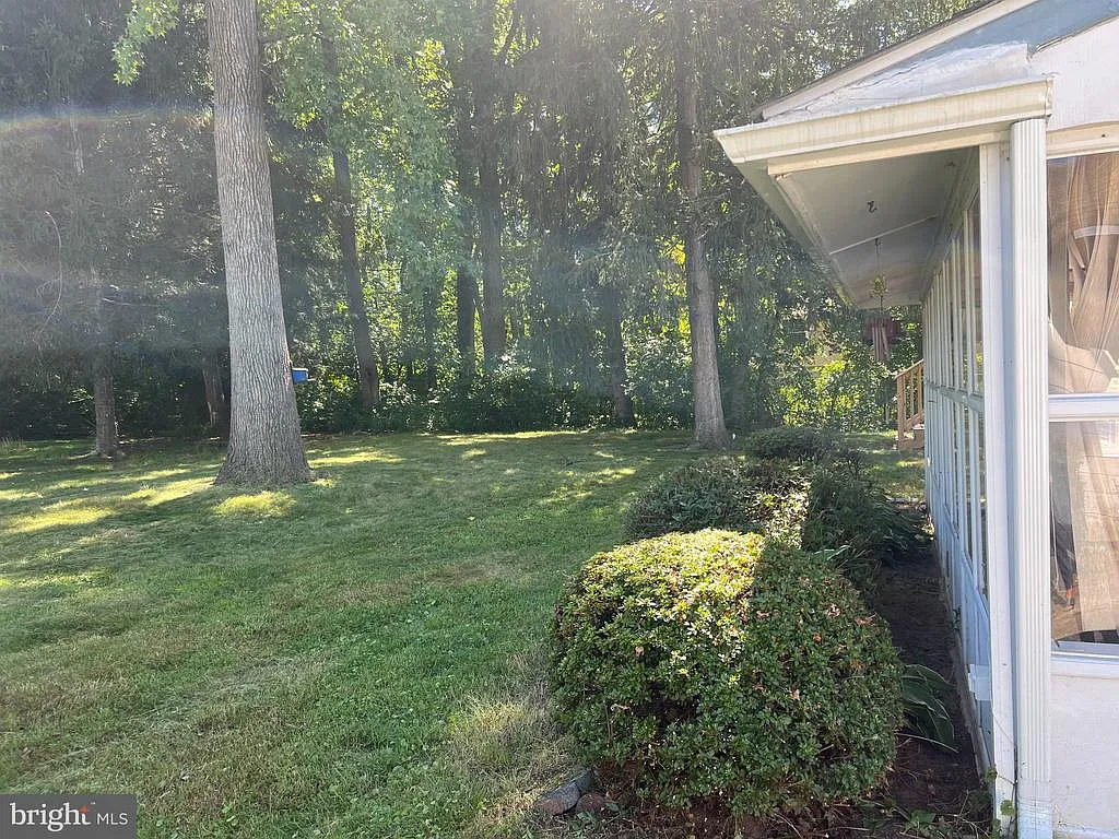 3 bed, 2.0 bath, 1356 sqft, $3,300 — Photo 4
