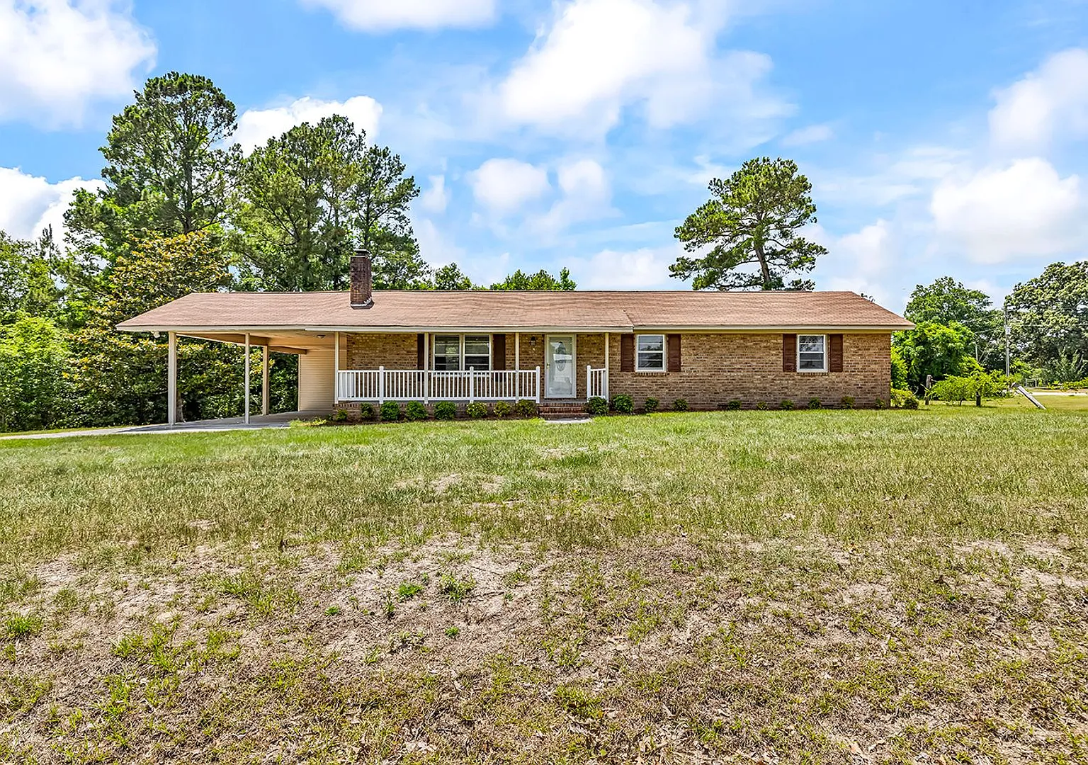 Charming Completely Remodeled Home in Aynor — Photo 1