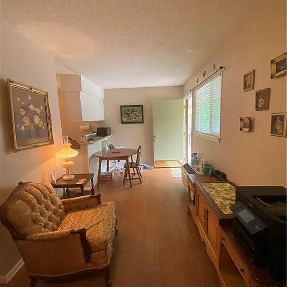 400 W 34th St #202 — Photo 2