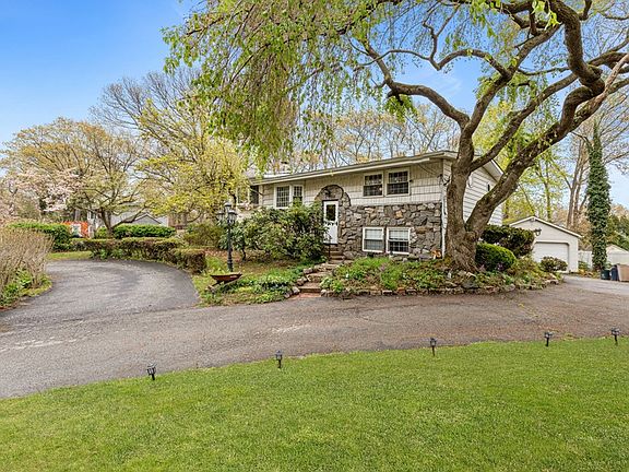 3rd image of 34 Cabin Ln