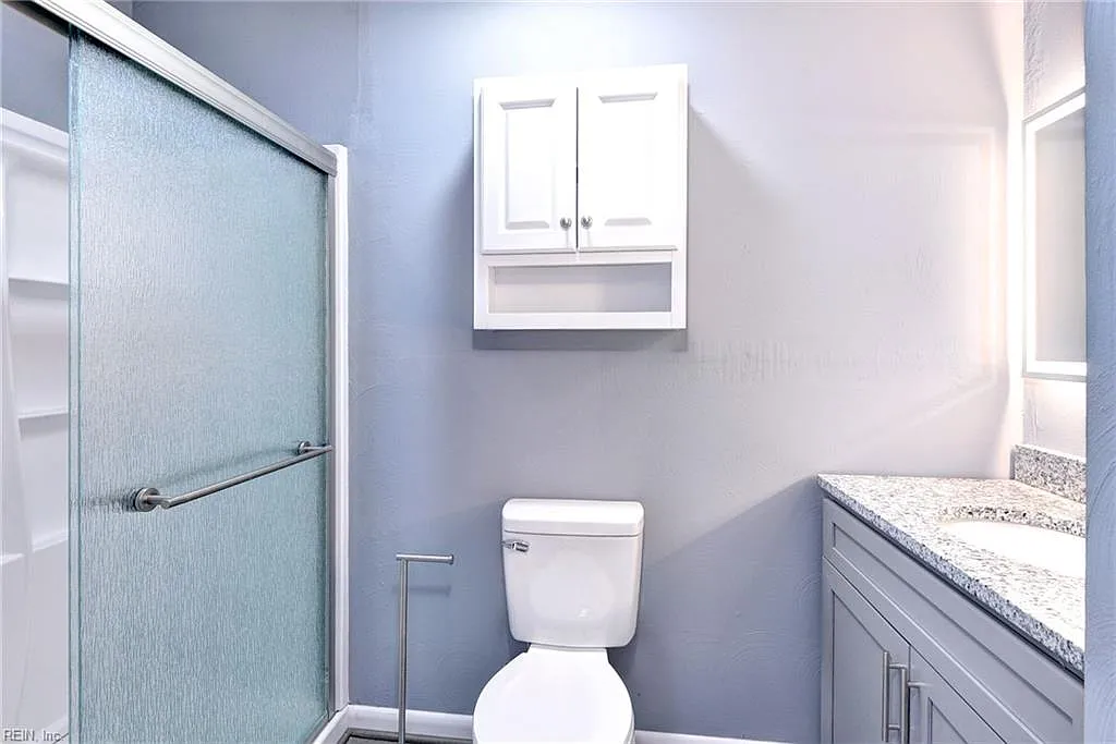 4 bed, 2.5 bath, 1564 sqft, $2,300 — Photo 1
