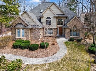 6112 Courtside, Midland, MI 48642