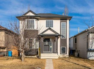 28 S Everstone Way SW, Calgary, AB T2Y4E4