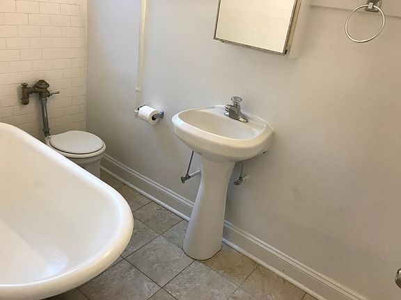 5th image of 2538 N Sawyer Ave #108