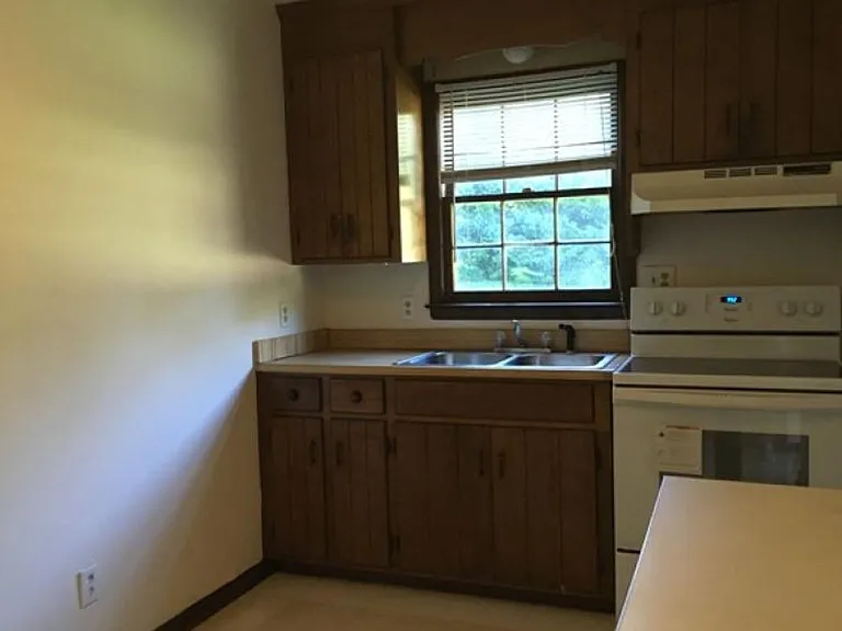 120 Longwood Pl — Photo 3