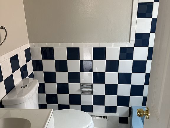 3rd image of 231 N Logan St #6