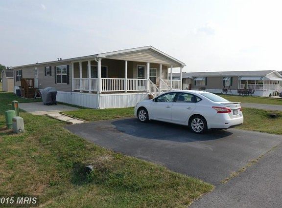 3rd image of 16913 Longfellow Ct
