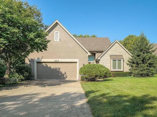 5812 Robinson Ln, Overland Park, KS 66202