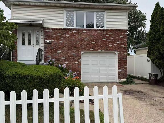 3rd image of 858 Oliver Avenue