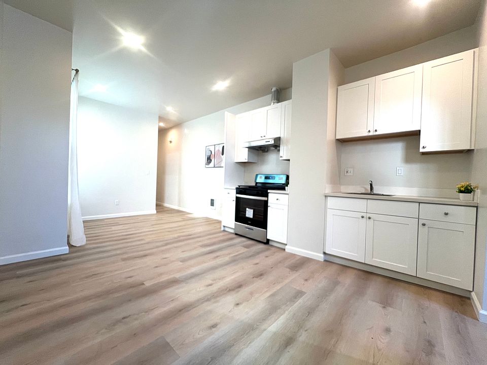 1st image of 134 Lexington St #4