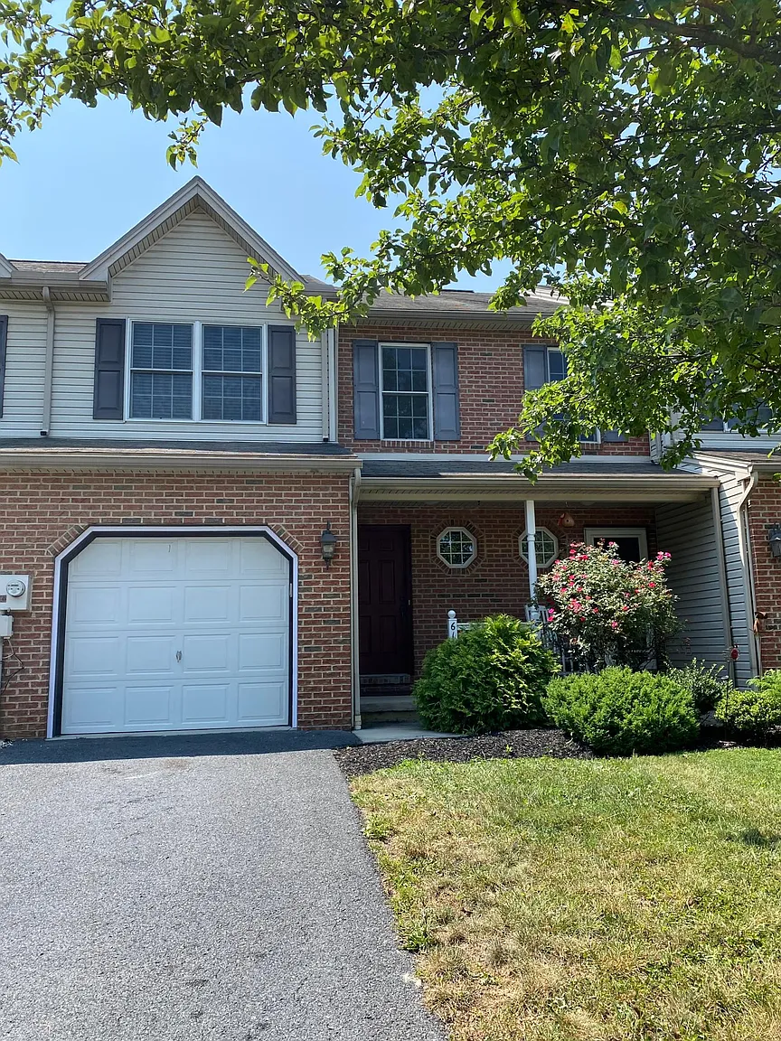 61 Warwick Cir photo 1