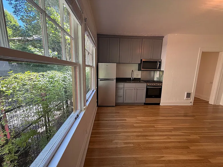 Greenway Apartments — Photo 5