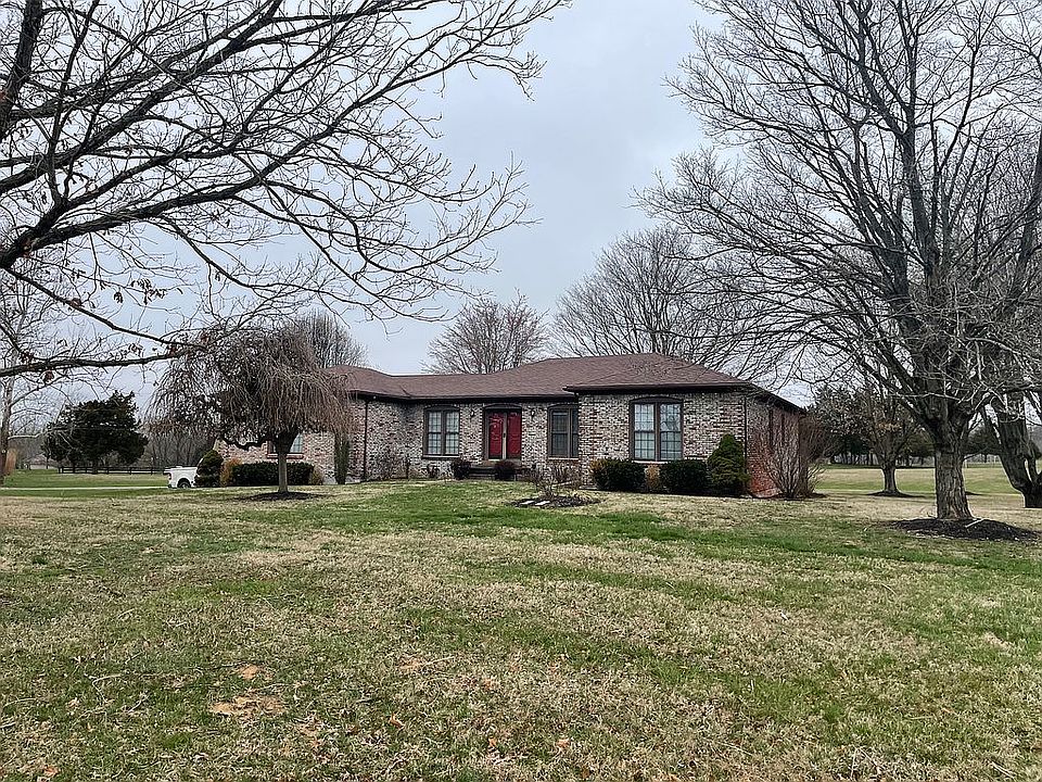 1st image of 685 Hickory Ln