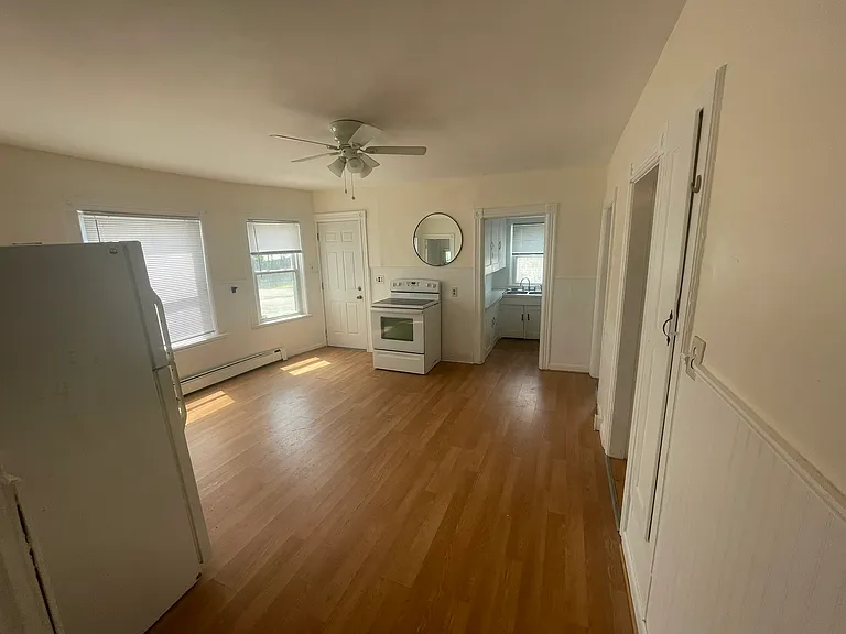 1172 N Main St #1 — Photo 4