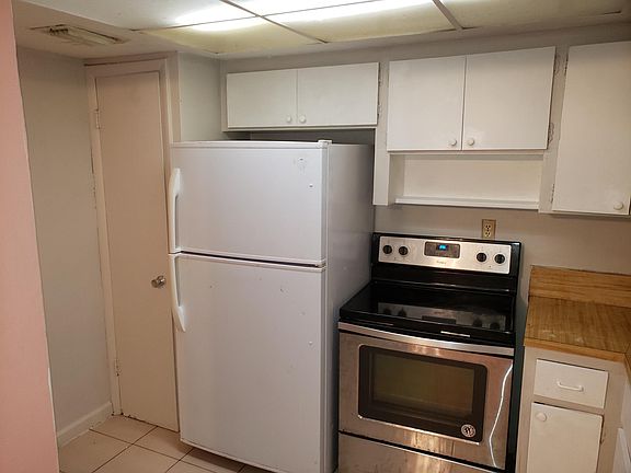 3rd image of 2527 NE 182nd St