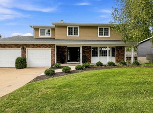 1320 Tomahawk Dr, Dubuque, IA 52003