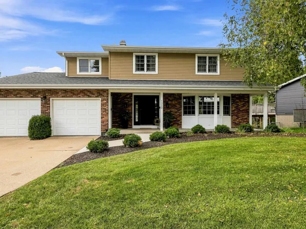 1320 Tomahawk Dr, Dubuque, IA 52003