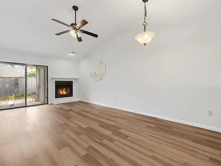 3741 NW 56th Ln — Photo 2